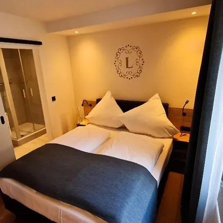 Landgasthof Zur Burg Grenzau מלון 3*